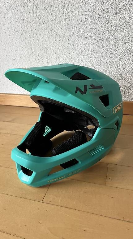 Abus Casques: Abus Helm 48 - 55 cm mit Kinnschutz – D'occasion à Stansstad par seimen_sells