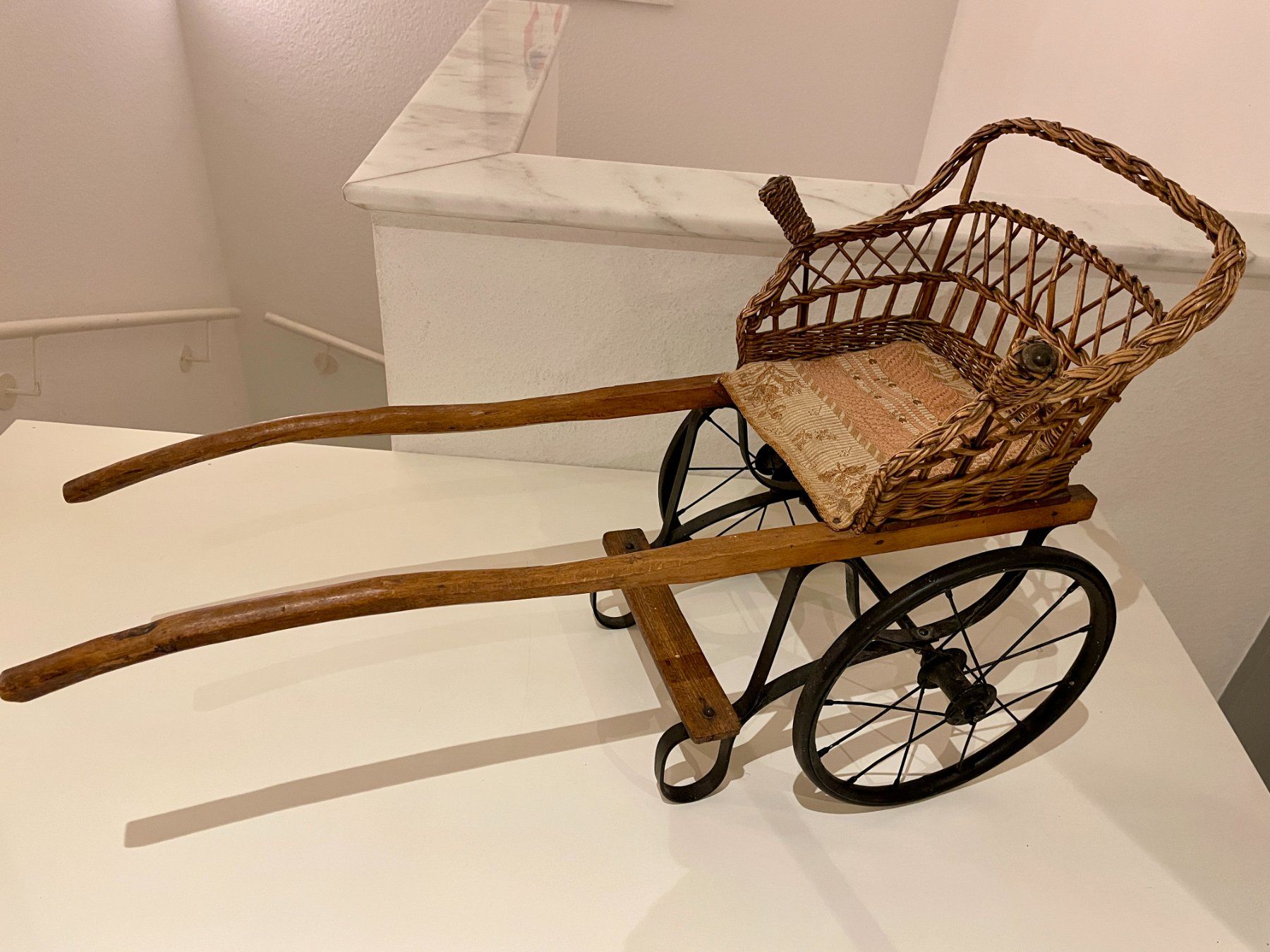 Puppenwagen: Antiker Puppenwagen – Gebraucht aus Basel von pat7777777
