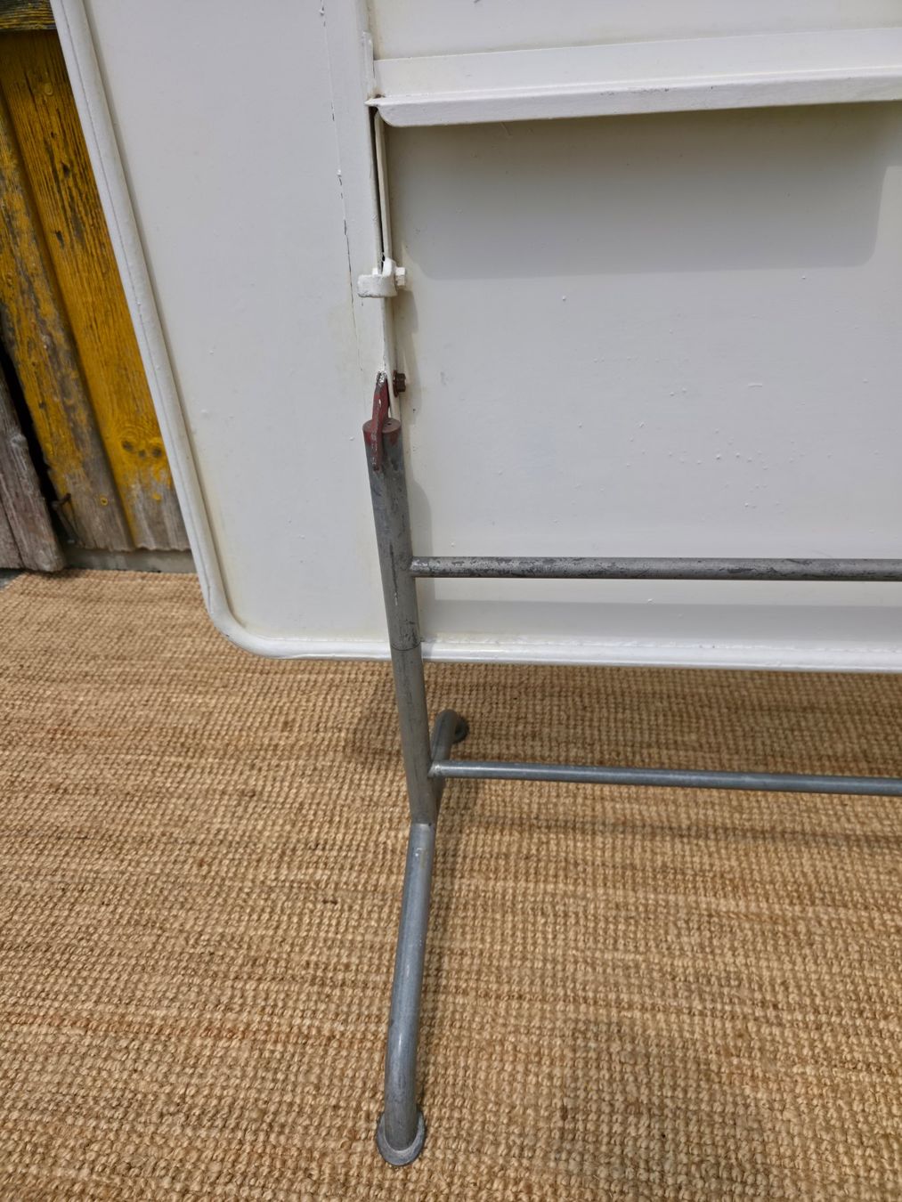 Bigla Tische: Bigla Gartentisch Klapptisch Balkontisch Tisch Blechtisch – Gebraucht aus Haslen AI von Vintagelix 1