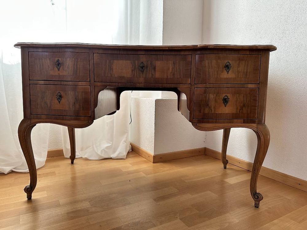 Tisch Mit Schrager Schreibflache
