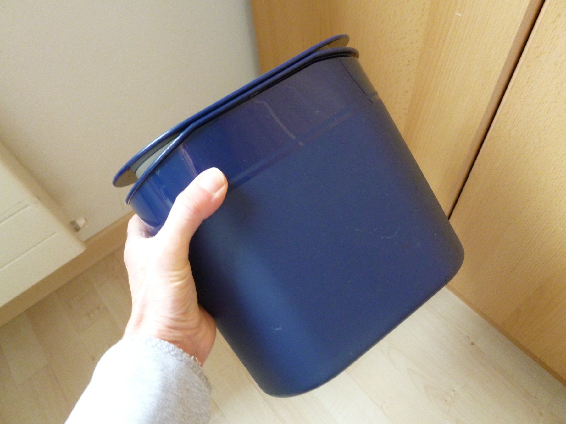 Tupperware Contenitori & Simili: Eiswürfelbehälter Tupperware, Eiskönig   blau 4-teilig – Usato da Dättlikon venduto da Mamakuga 3
