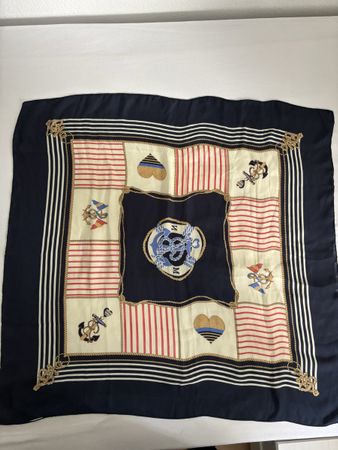 Elegantes Seidentuch/Foulard mit maritimen Muster