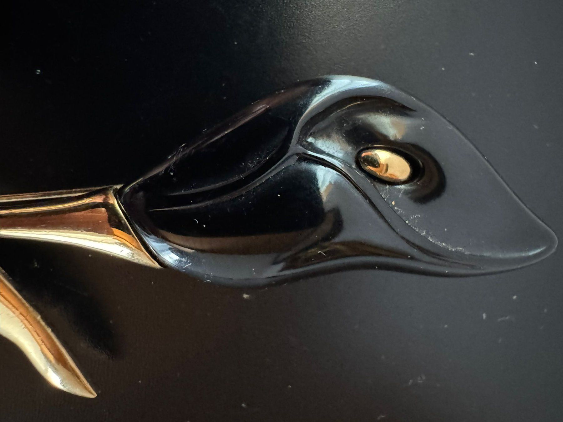 Spille & Fermagli: Avon Calla Brosche goldfarben schwarz Vintage – Usato da Winterthur venduto da Dejv 1