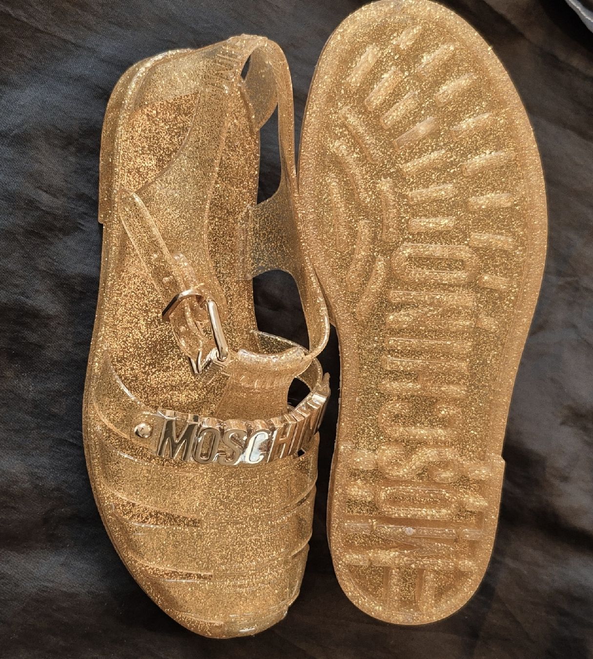 Moschino Scarpe da donna: MOSHINO Gummi-Sandalen, Grösse 36 – Nuovo e nell'imballaggio originale da Schaffhausen venduto da Captancemo 1