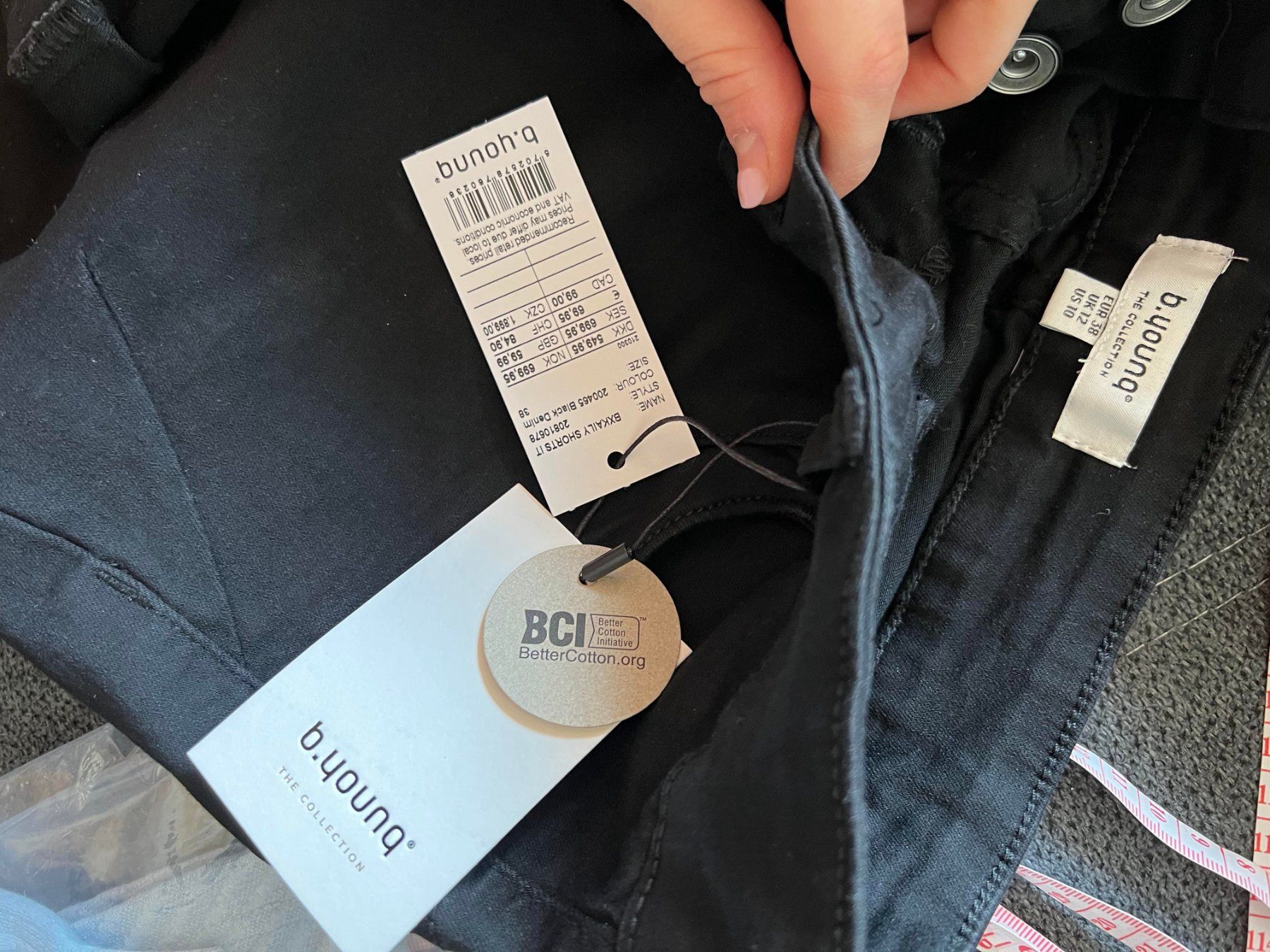 Pantaloni: Neue Schorts M – Nuovo e nell'imballaggio originale da Riehen venduto da edu_92w7 5