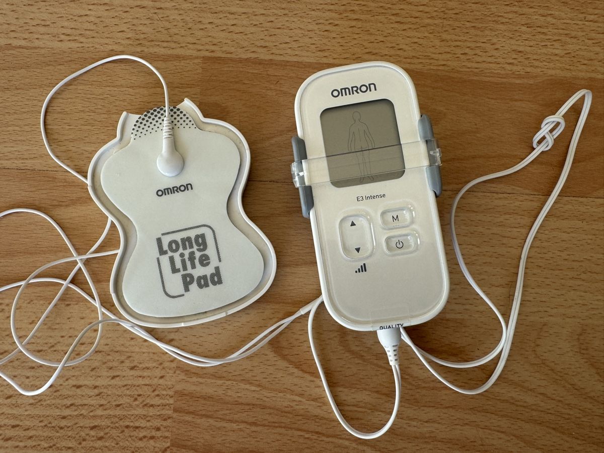 Omron Attrezzature mediche: Schmerztherapiegerät Omron E3 Intense – Usato da Zürich venduto da pilatus777