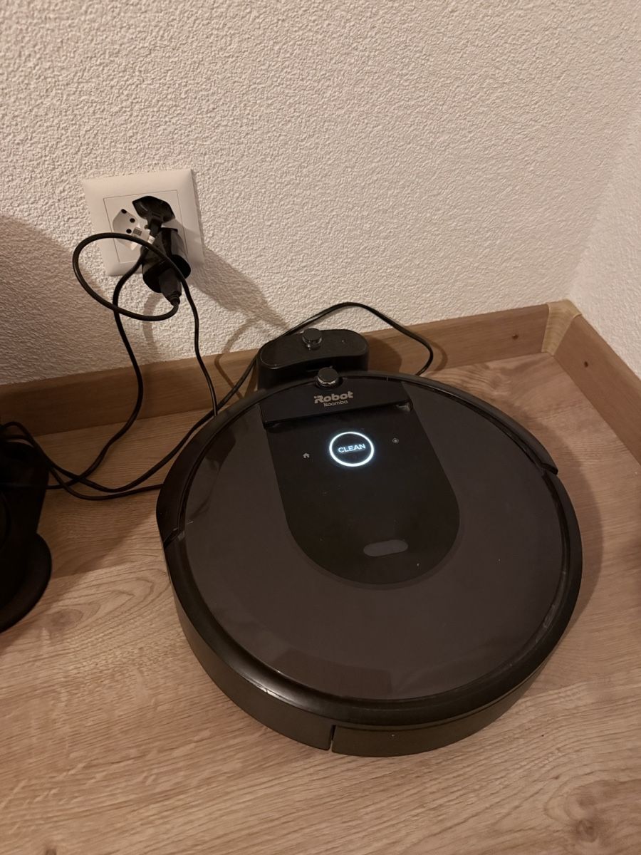 Irobot Aspirateurs & Accessoires: I Robot romba i7 – D'occasion à Mols par sar_r565