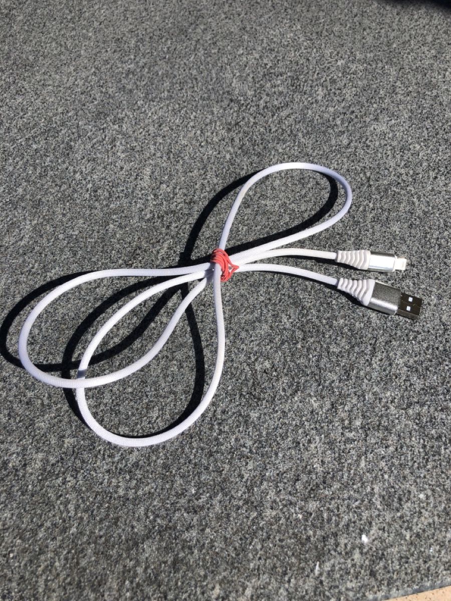 Apple Câbles: iPhone-Ladekabel – Neuf (Voir description) à Merligen par iTzRafi
