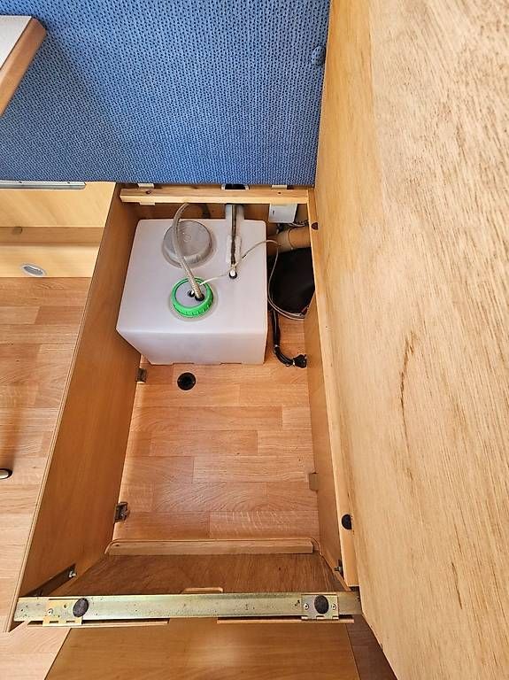 Veicoli da campeggio: A vendre Dethleffs Camper, année 2004, avec store – Usato da Belmont-Yverdon venduto da FloridaJeep 8