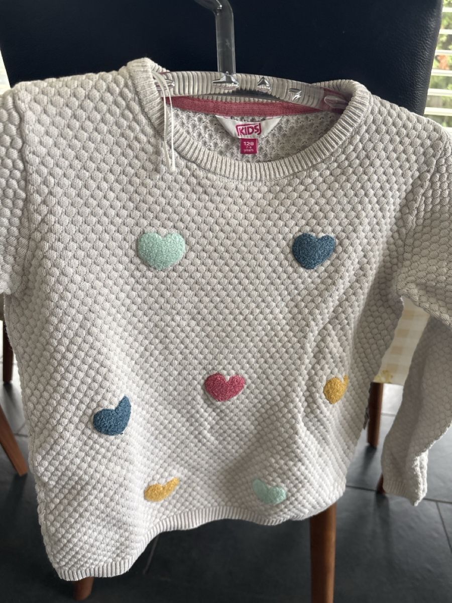 Pullover & Sweatshirts: Pullover mit Herz-Motiv – Gebraucht aus Spreitenbach von bea_wrh6 1