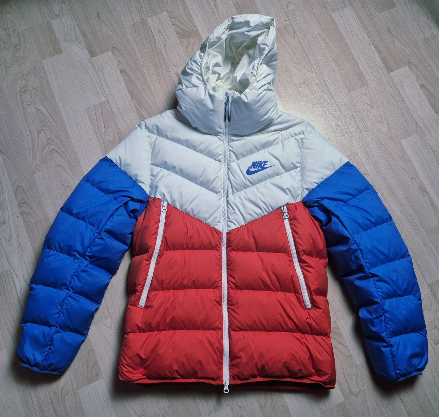 Nike Jacken: Nike Winterjacke Down Filled Grösse M – Neu (gemäss Beschreibung) aus St. Gallen von CaliSunshine