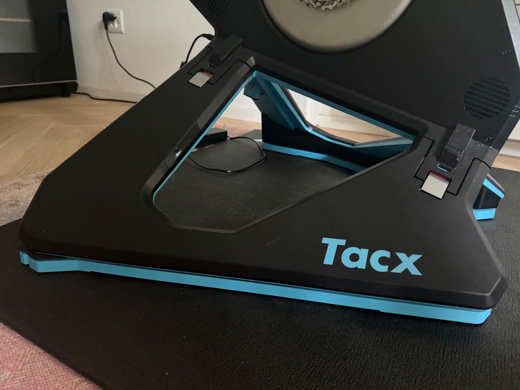 Tacx Vélos d'appartement: Tacx Neo 2T  + NEO Motion Plates – D'occasion à Fribourg par bastien4201 2