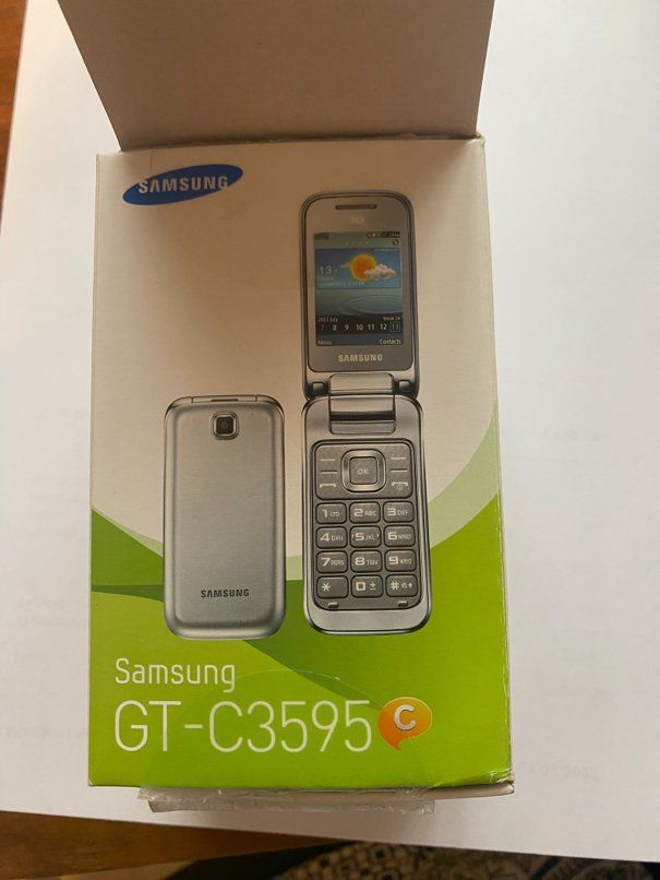 Samsung Telefoni cellulari / Smartphones: SAMSUNG Klapp-Handy GT-C3595/ Kabel,Kopfhörer – Usato da Hildisrieden venduto da Dankbar