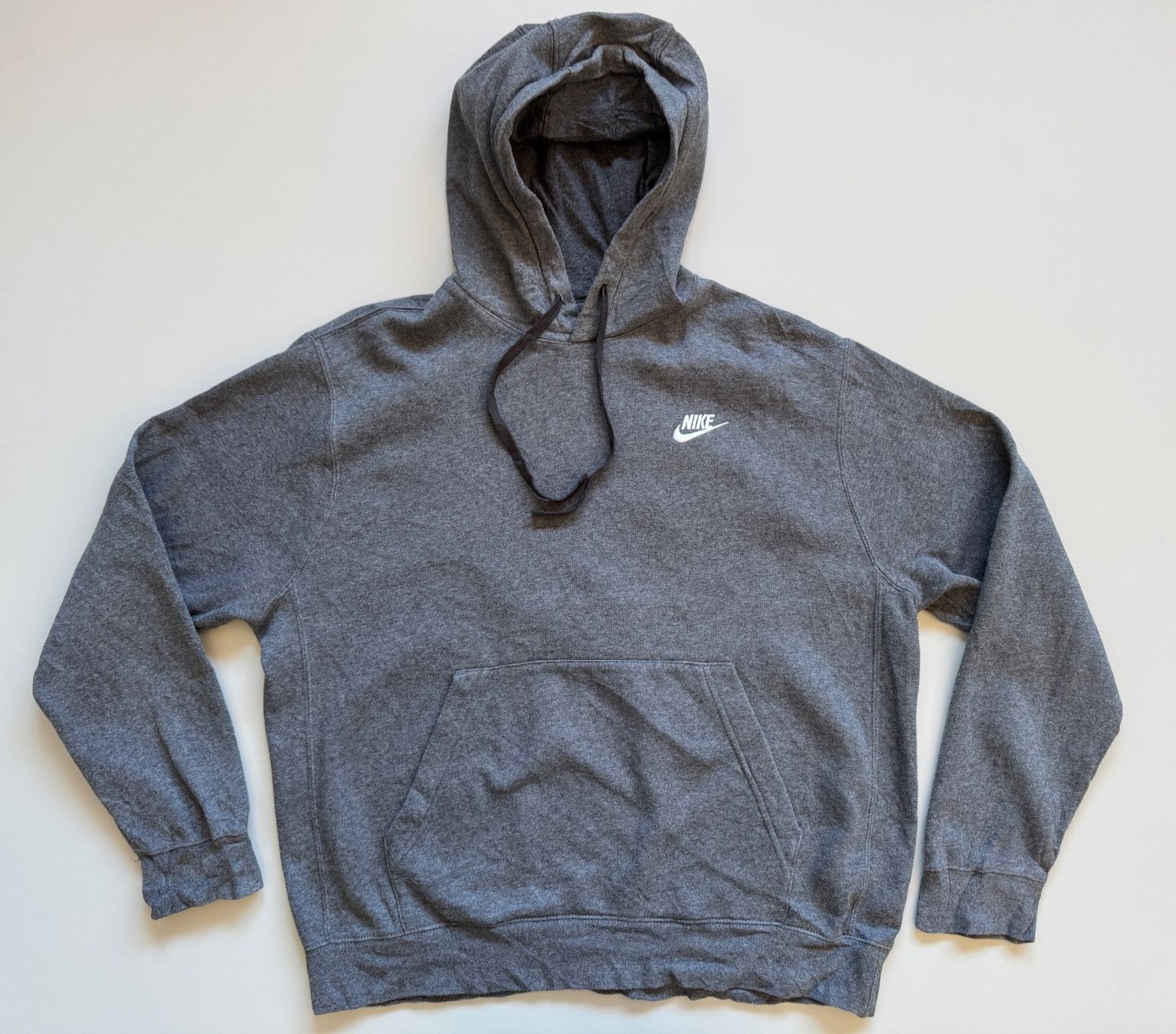 Nike Pullover & Sweatshirts: Nike Sweatshirt hoodie pullover MEN Sz M embroidered logo – Gebraucht aus Neuchâtel von _Easy_to_Find_