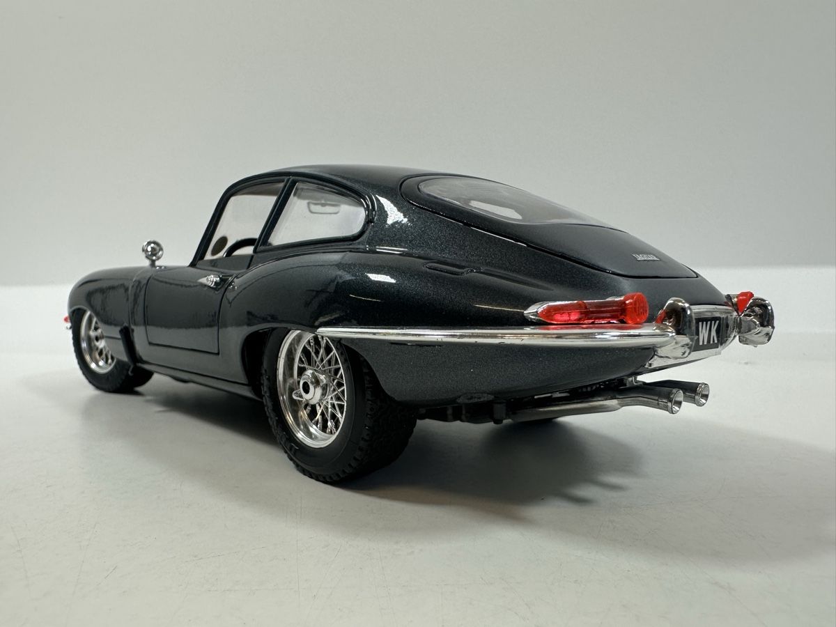 Jaguar Modellini d'auto: 1961 Jaguar E Type 1:18, dunkelgrau, BBURAGO – Nuovo (secondo la descrizione) da Zofingen venduto da rf9_x2xt 3