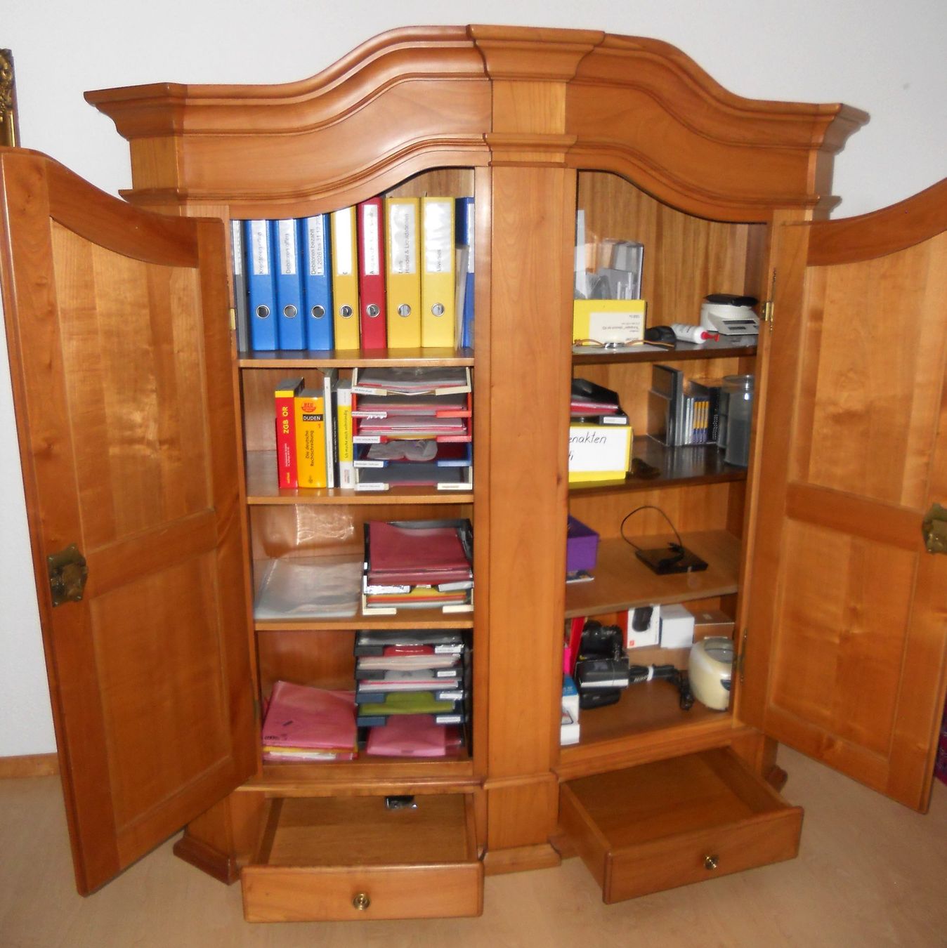 Armoires: Kleiner Bodensee-Schrank massiv Kirschbaum kompl. zerlegbar! – D'occasion à Widen par Silver_Spirit 3