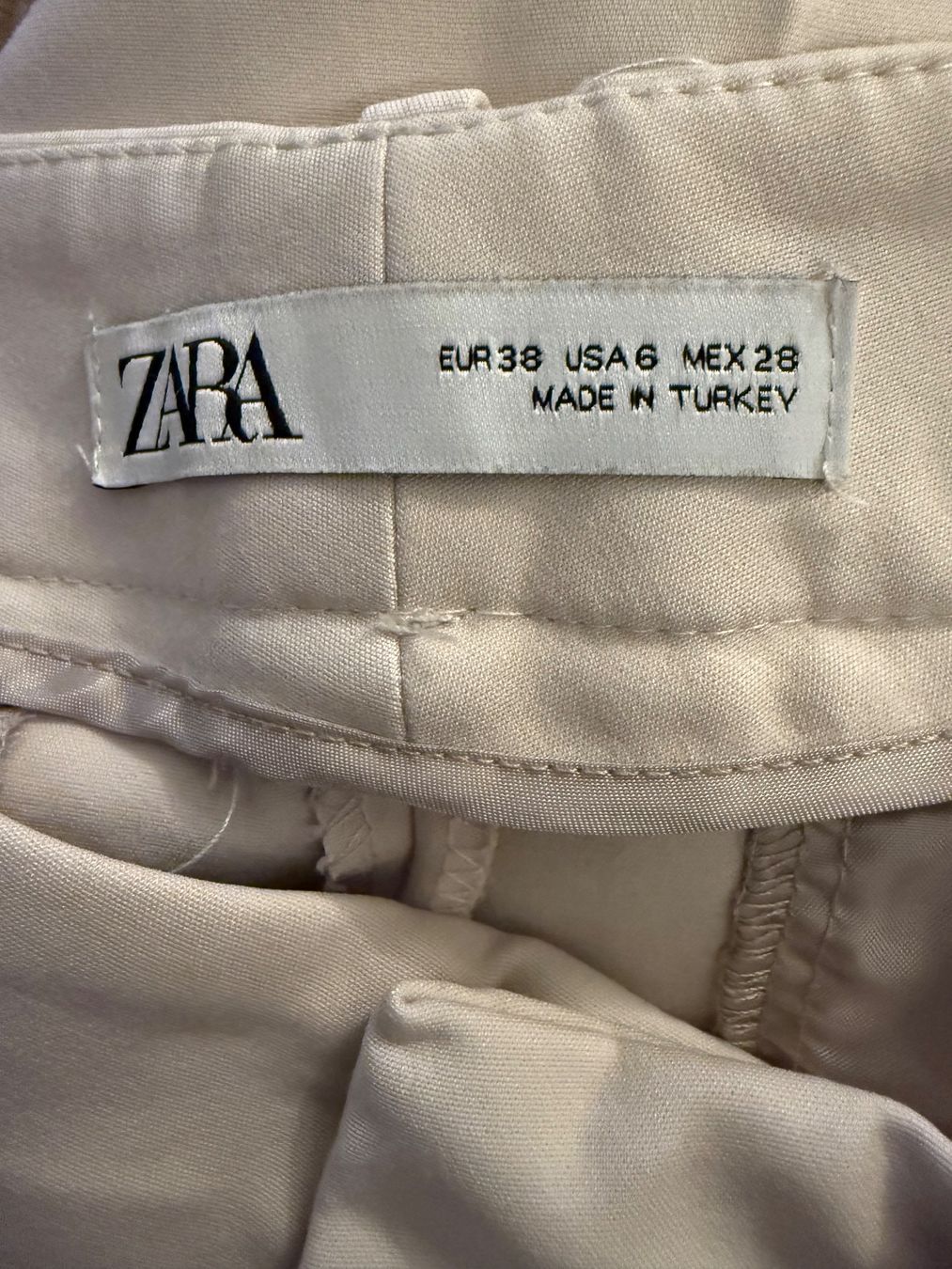 Zara Pantaloni: ZARA DAMENHOSE – Usato da Zürich venduto da flo_7cvq 2