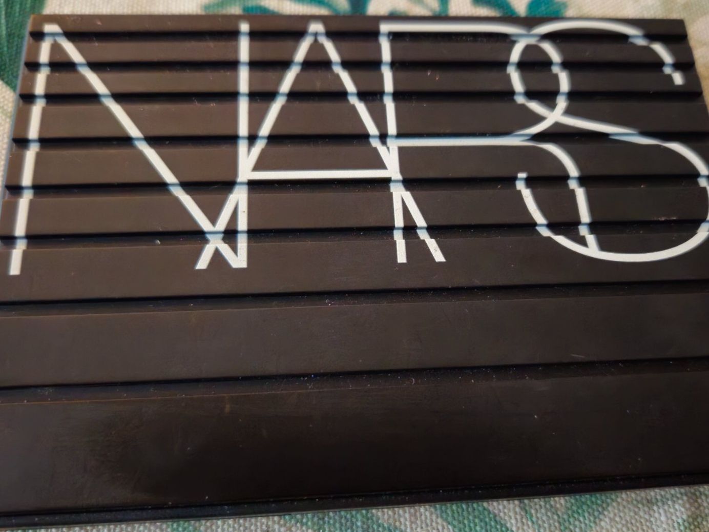 Nars Make-up: NARS Extreme Effects Eyeshadow Palette, Top Zustand! – Gebraucht aus Zürich von SkullLady88 1