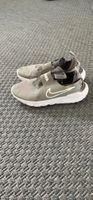 Nike Schuhe 35