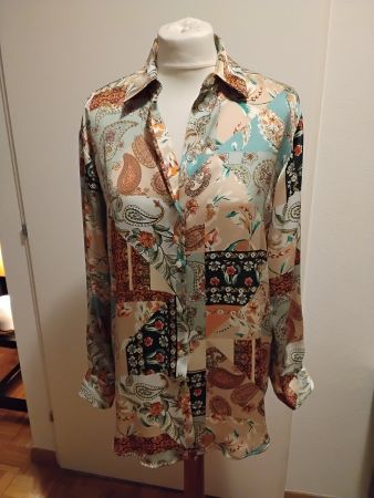 Chemisier Zara, taille S, imprimé patchwork tendance!