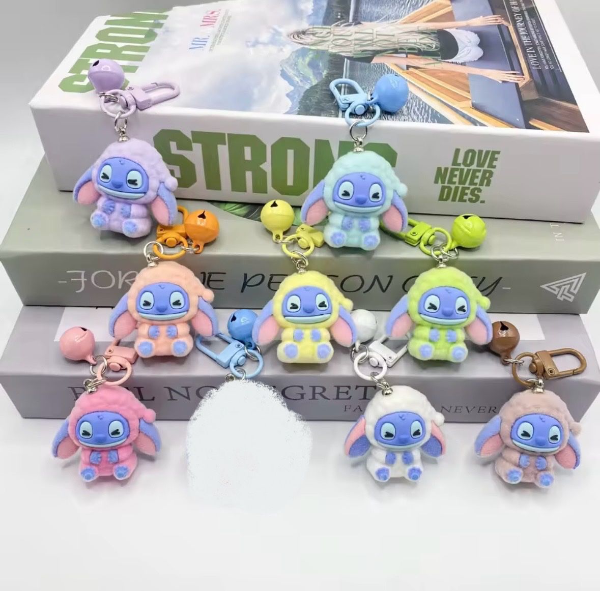 Porte-clés: 8 PCS  - Porte clé, Stitch (no repeat) – Neuf avec emballage d'origine à Collombey par Cards07