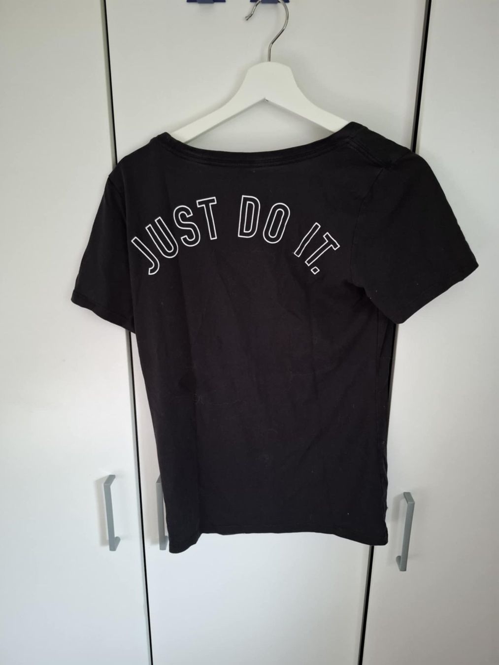 Nike T-shirt: T-shirt Nike – Nuovo (secondo la descrizione) da Arnex-sur-Orbe venduto da kprt 1