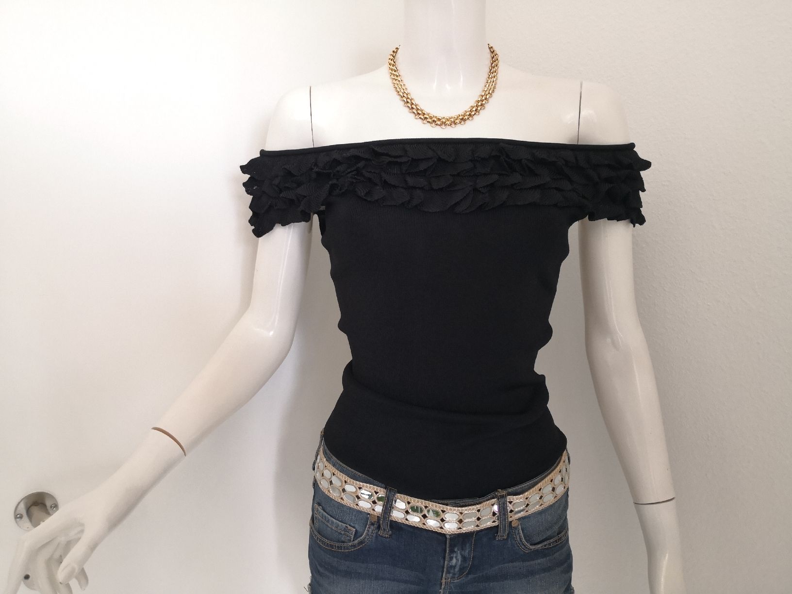 Mango Top: 🤩MANGO STRICK-TOP SCHWARZ MIT VOLANTS – Nuovo (secondo la descrizione) da Olten venduto da Naja-Twins-Twins 1