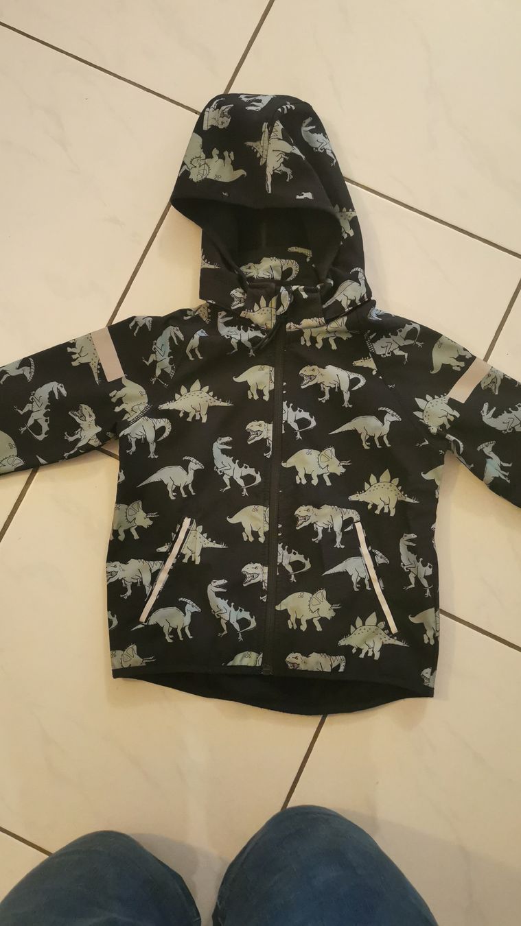 H&M Jacken & Mäntel: Dino Softshell Jacke 110 – Gebraucht aus Gossau ZH von winklluk