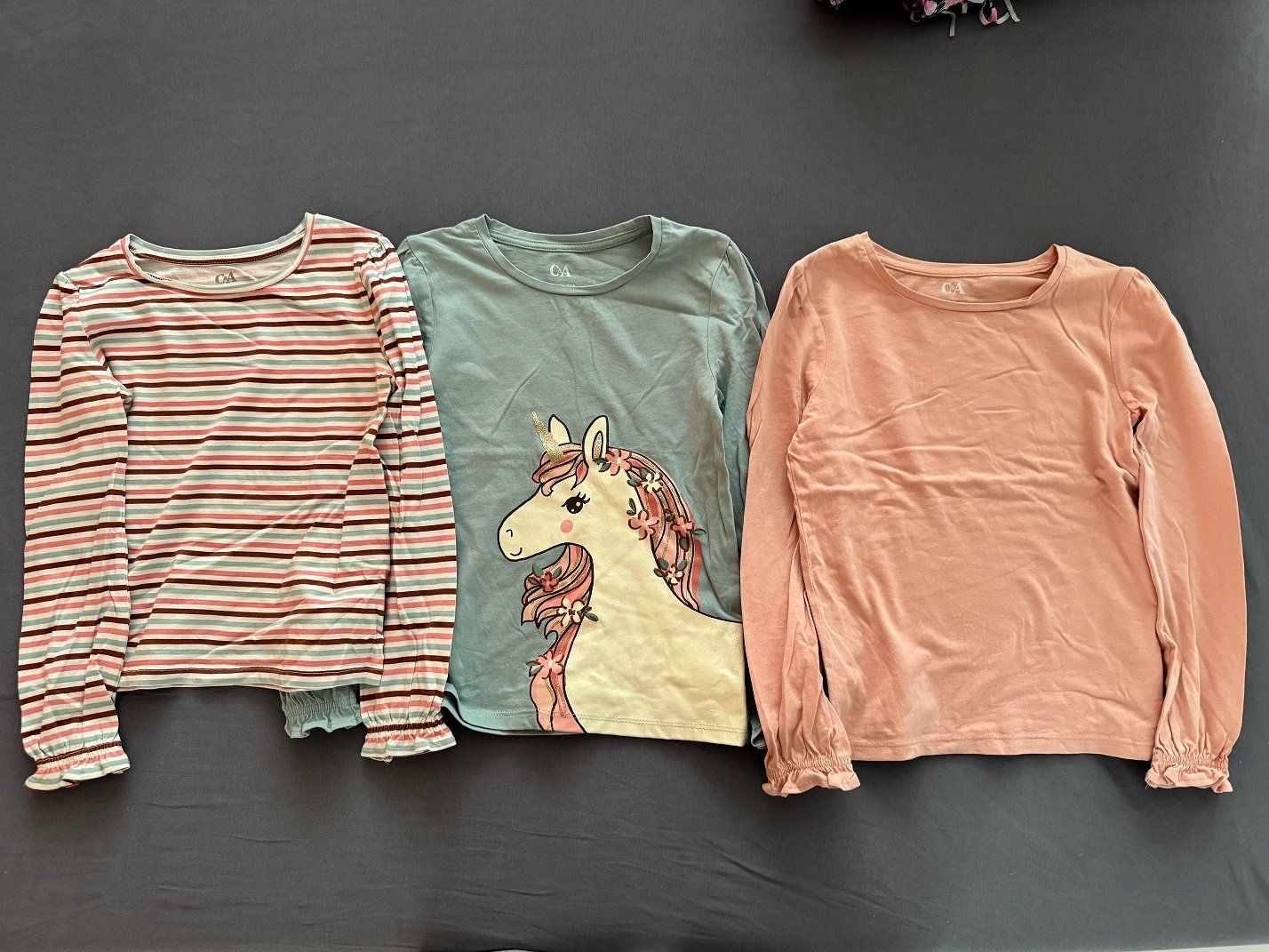 Camicette, T-shirt & Top: 3 coole T-Shirts, Gr. 128 – Usato da Horgen venduto da Feli39
