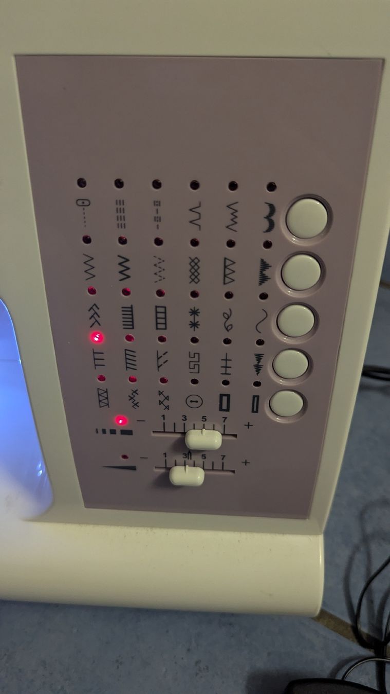 Singer Macchine da cucire: Machine a coudre Singer  – Usato da Ecublens FR venduto da tea_7ljx 3