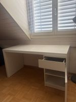 Bureau blanc 
