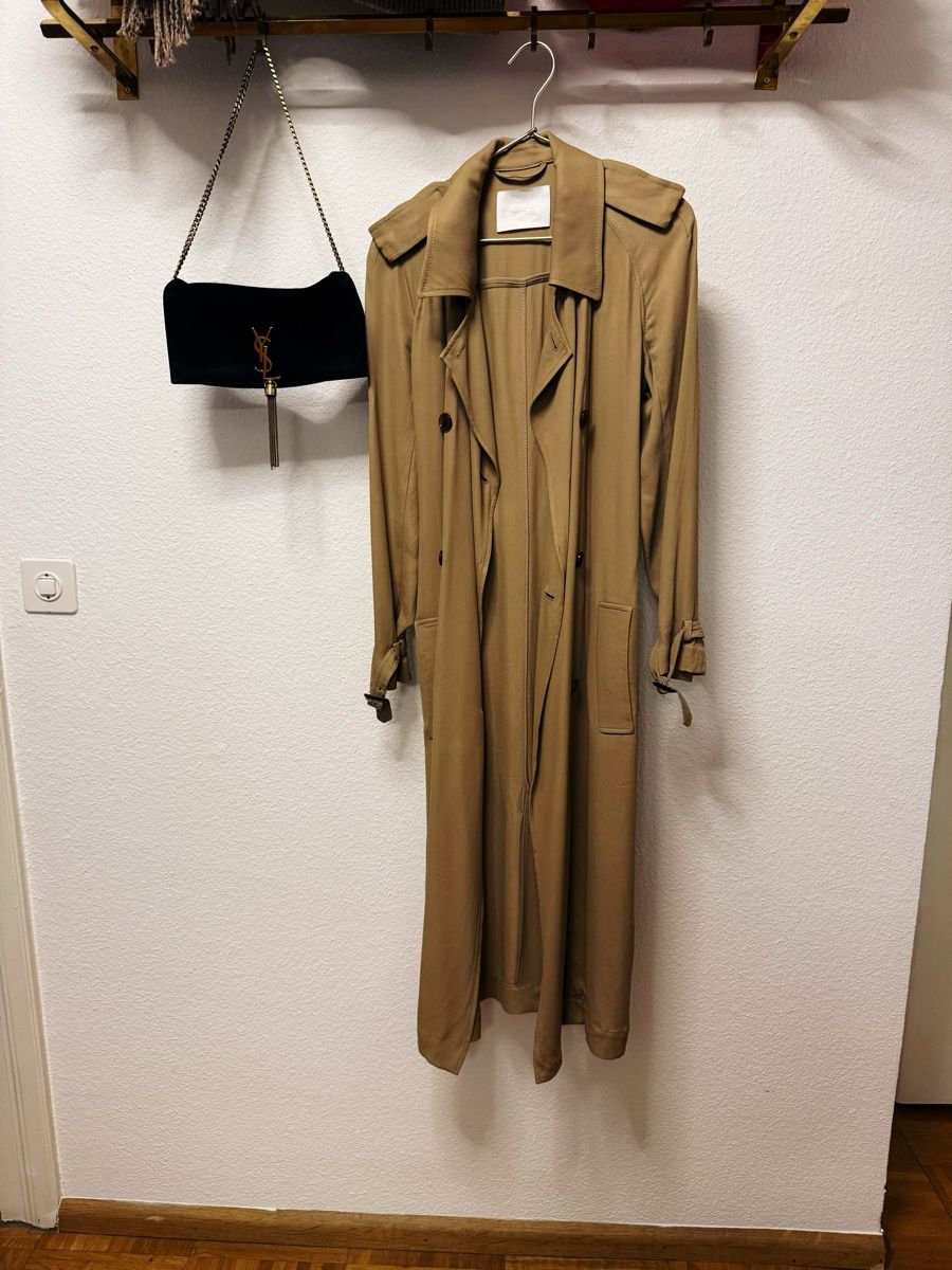 Hugo Boss Cappotti: Trenchcoat beige – Nuovo (secondo la descrizione) da Basel venduto da Mxnai 1