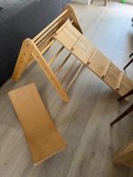 Kletterdreieck mit Rutsche und Wobble board