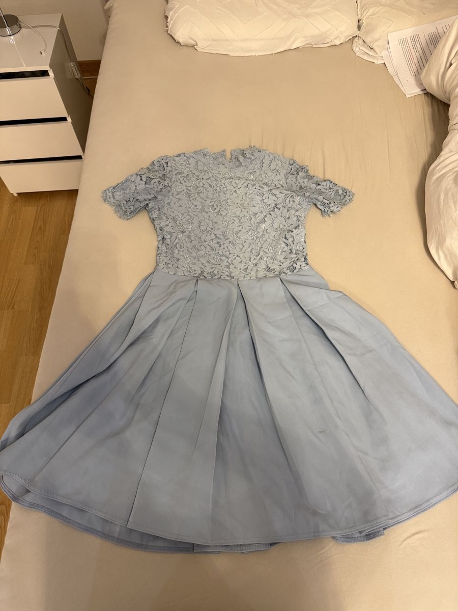 Kleider: Sommerliches, hellblaues Kleid mit Spitze, Grösse S – Gebraucht aus Oberhofen Thun'see von ClaudiaKelesh