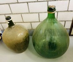 Extra große Glas- Korbflaschen, die Grüne mundgeblasen.