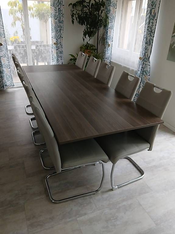 Tavoli: Table de salle à manger avec 10 chaises  – Usato da monthey venduto da Bgill58