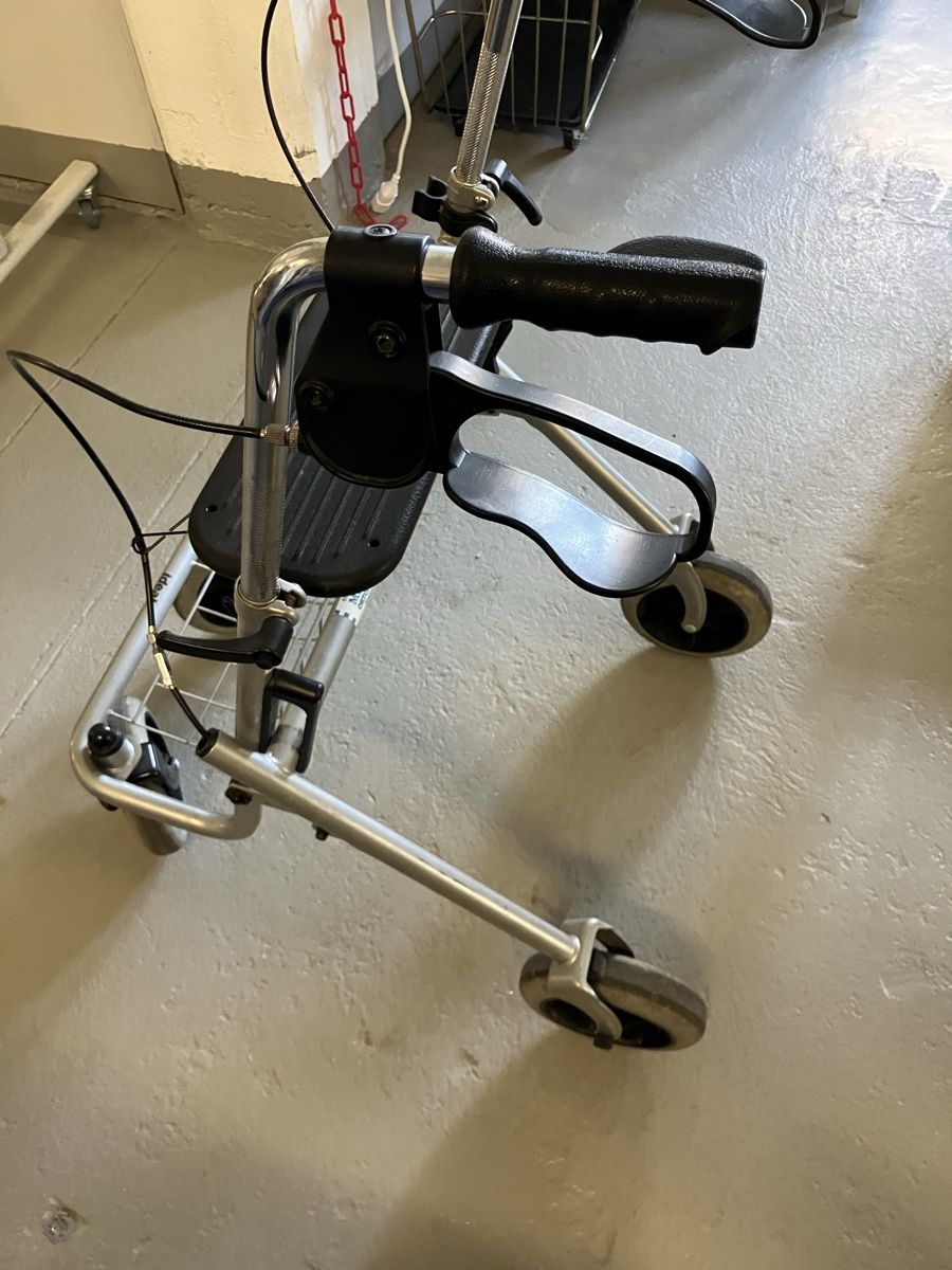 Gehhilfen: Rollator – Gebraucht aus Aarburg von Wendepunkt_Fundgrube 3