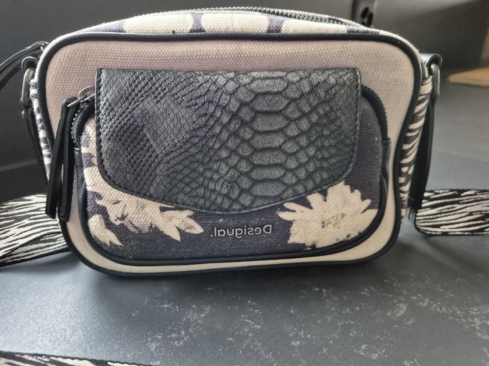 Desigual Altro in  Abbigliamento & Accessori: Umhängetasche von Desigual – Nuovo (secondo la descrizione) da Menziken venduto da porsche019
