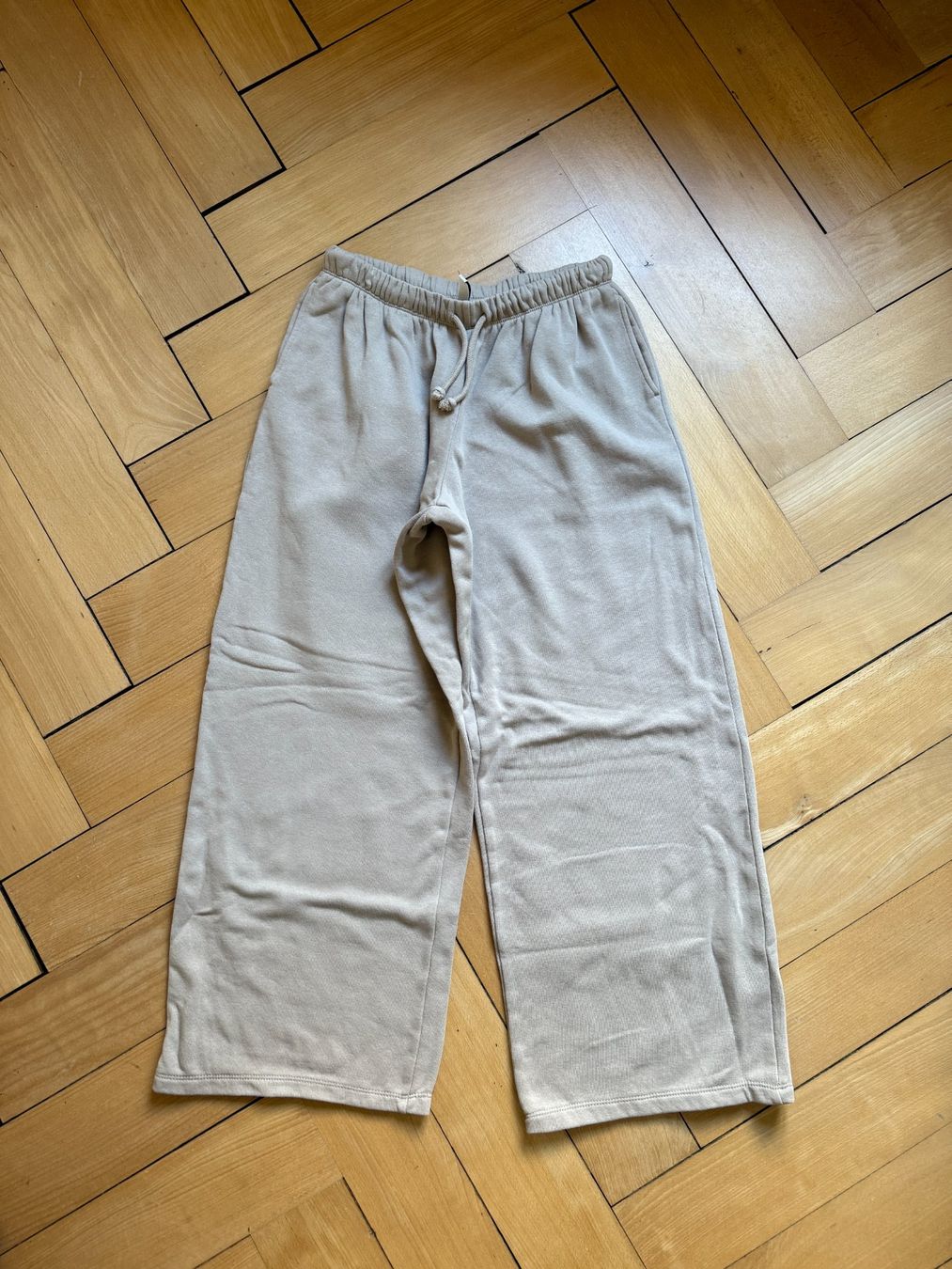 H&M Pantaloni: Trainerhose Sweatpants grau-taupe S – Usato da Zürich venduto da Diazaio