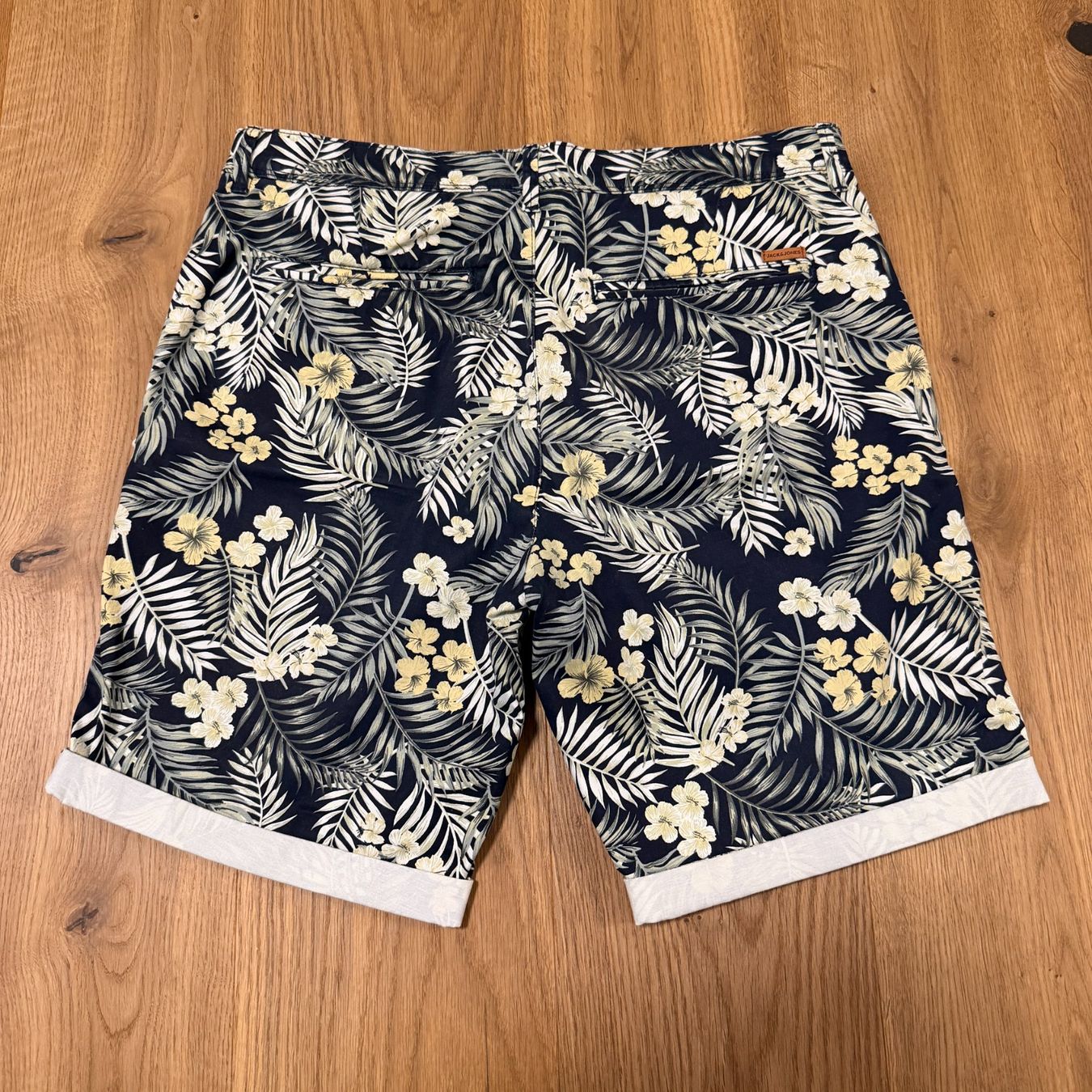 Jack & Jones Pantaloni: Jack & Jones Herren Sommer Shorts Regular Grösse M – Usato da Balzers venduto da dassandro 1