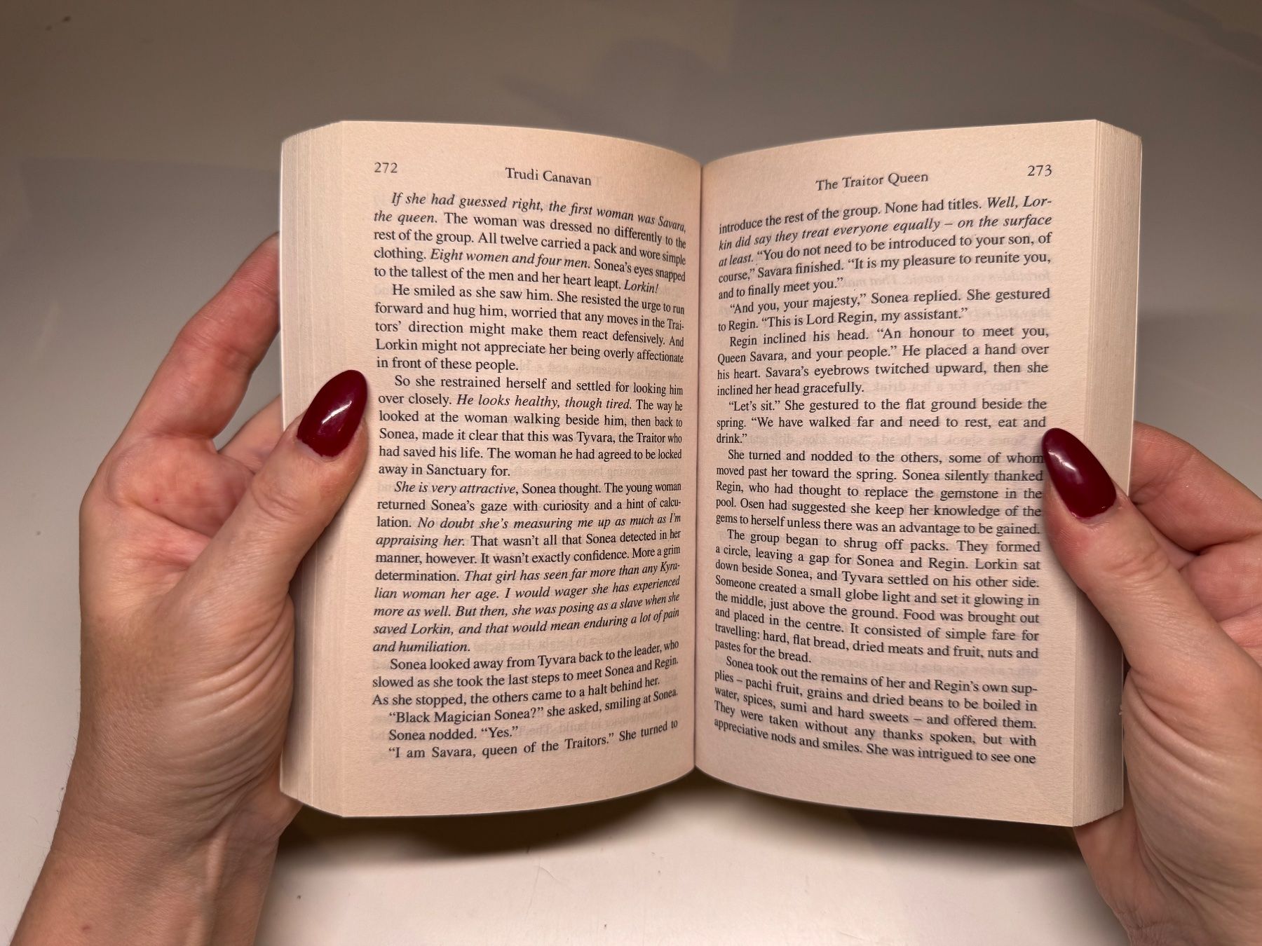 Livres: NOVEL: Trudy Canavan, Traitor Queen – D'occasion à Grosswangen par English_books 7