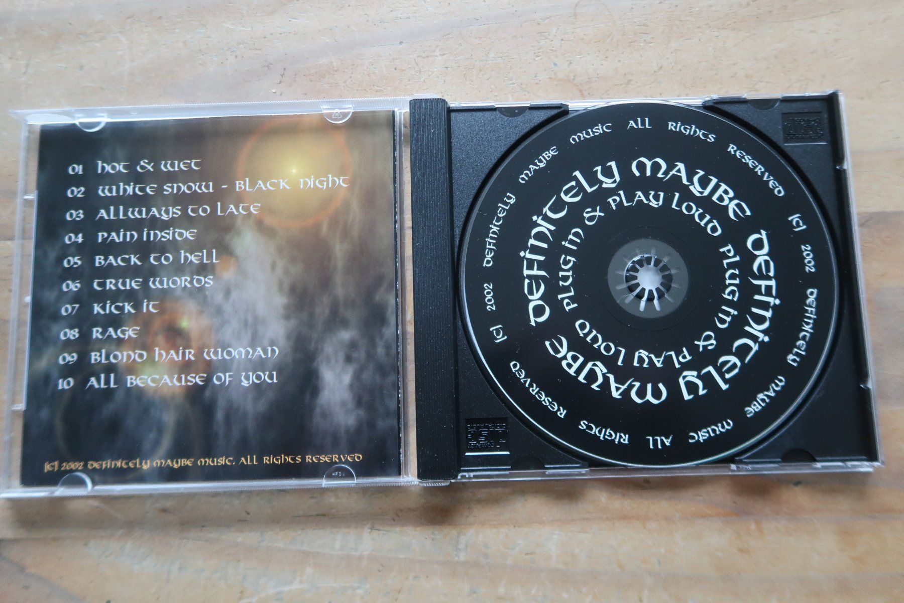 CDs: DEFINITELY MAYBE - PLUG IN & PLAY LOUD - MELODIC ROCK - CD – Gebraucht aus Basel von Patiscat 3