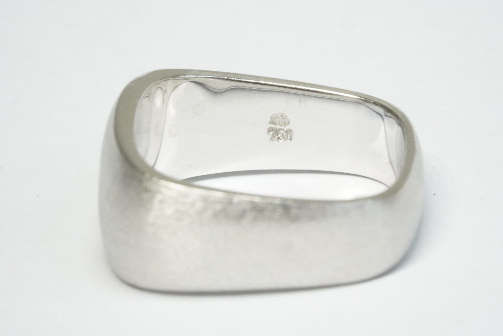 Ringe: Fingerring 18k Weissgold mit Diamant – Gebraucht aus Bülach von Re-Jewelled 4