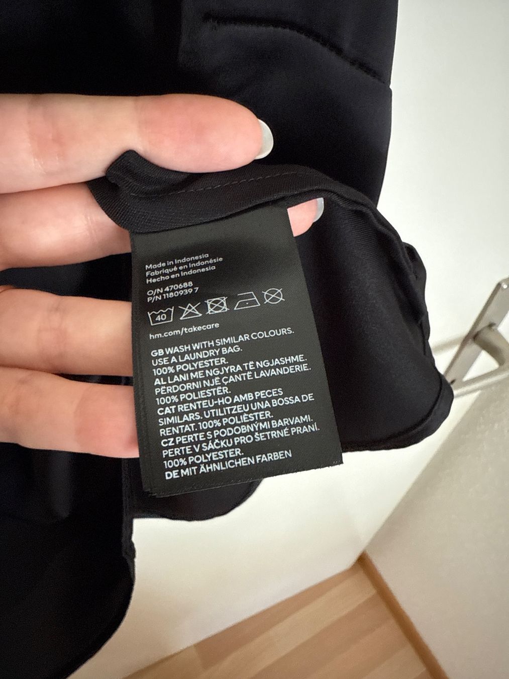 H&M Tops: Schwarz Top H&M EUR M – Neu und originalverpackt aus Horgen von linuxrp 4