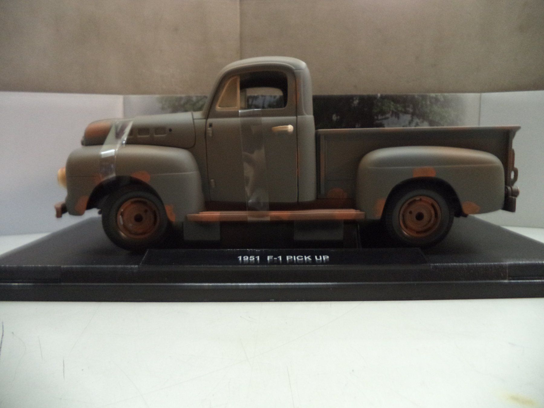 Ford Modellini d'auto: Forrest Gump GREENLIGHT limited Edition – Nuovo e nell'imballaggio originale da Rieden AG venduto da Wirth03