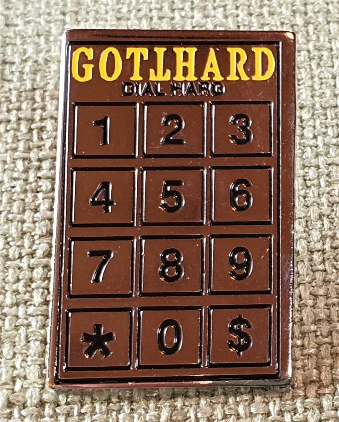 Plaketten & Abzeichen: D954 - Pin Gotthard Dial Hard Schweiz – Gebraucht aus Reinach BL von Boston-Verkauf