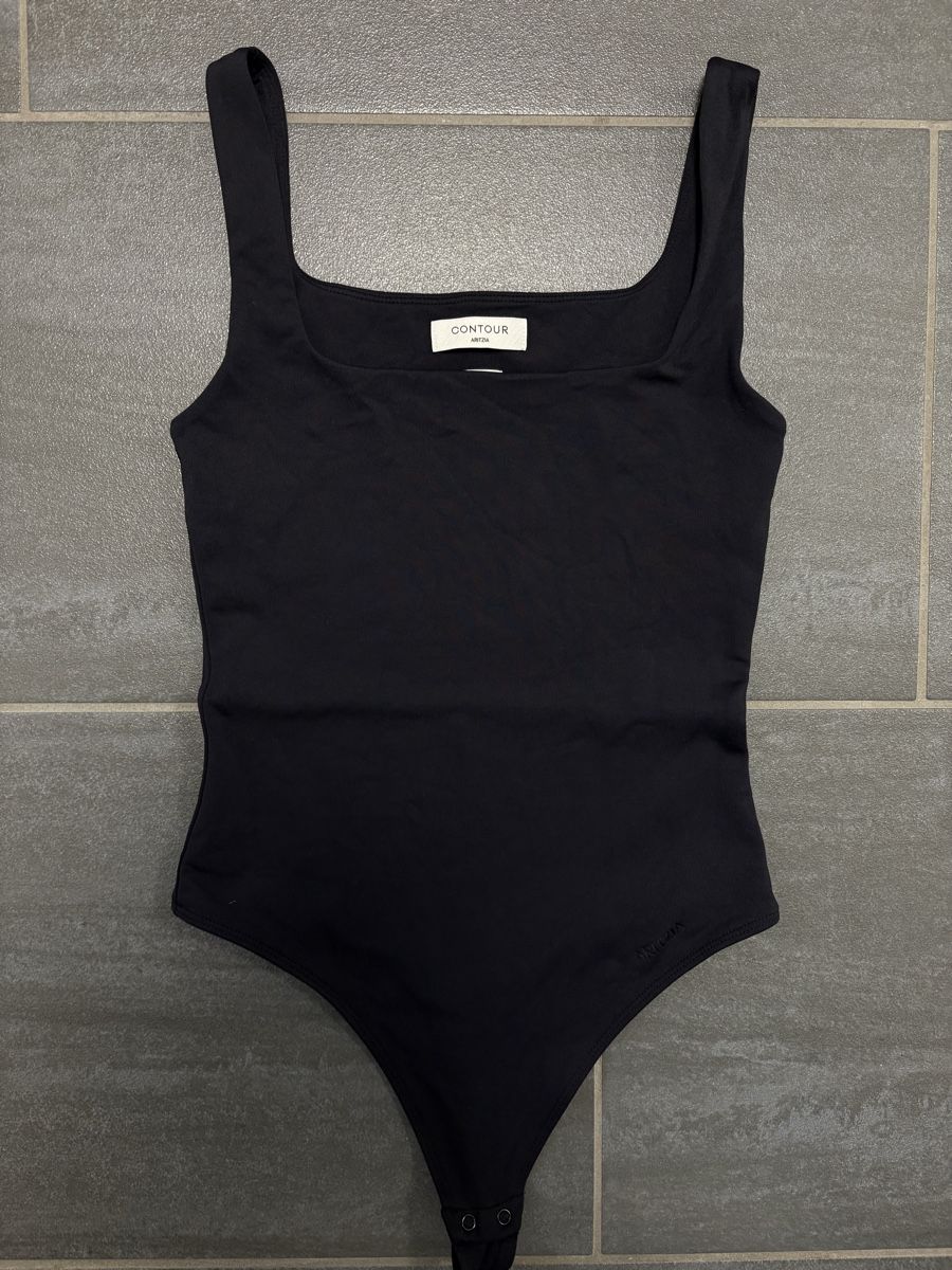 Top: Aritzia Original Contour Pursue Bodysuit S – Nuovo (secondo la descrizione) da Rümlang venduto da svent 4