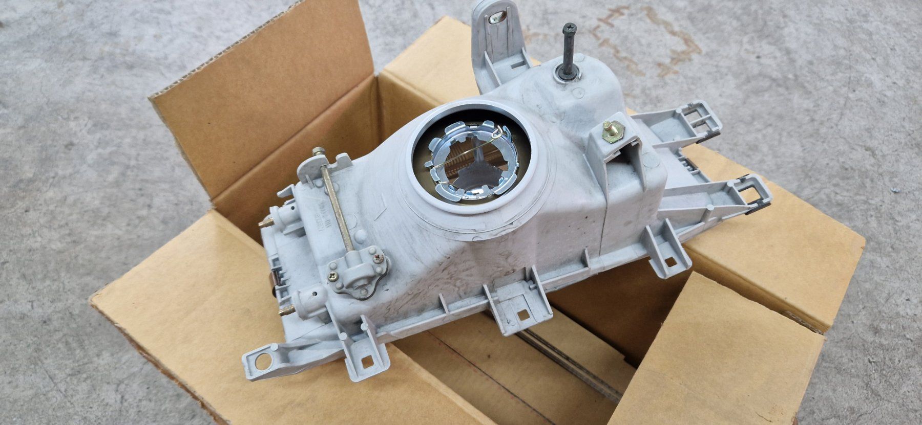 Scheinwerfer: TOYOTA Corolla E9 Scheinwerfer links 81170-1A730 – Neu (gemäss Beschreibung) aus Flawil von LG-AG_Teilemarkt 3