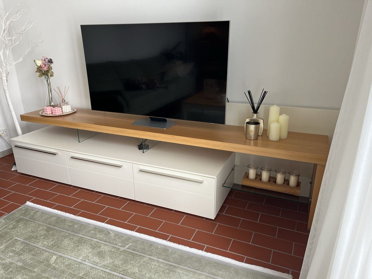 Mobili TV: TV SiDEBORD – Usato da Zürich venduto da B777-3