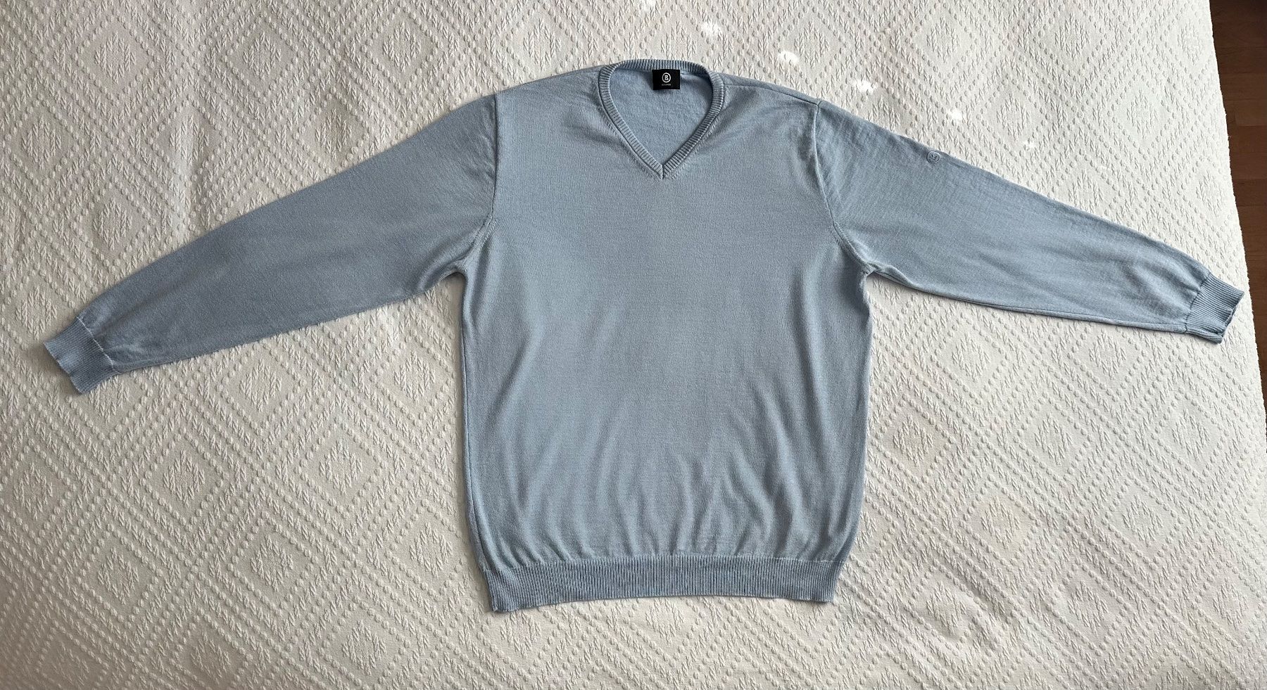Bogner Pullover & Sweatshirts: Herren Pullover Bogner hellblau V-Ausschnitt – Gebraucht aus Bülach von Jubet